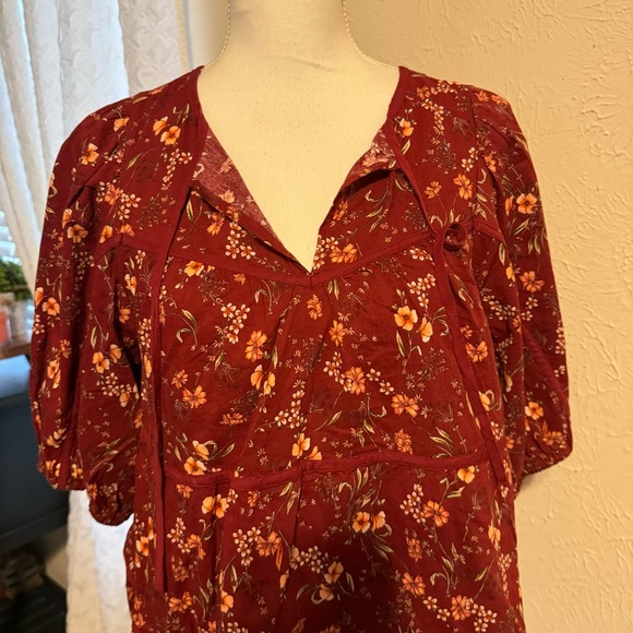 Old Navy Red Floral Blouse Women’s Size Medium Tall - Picture 2 of 4
